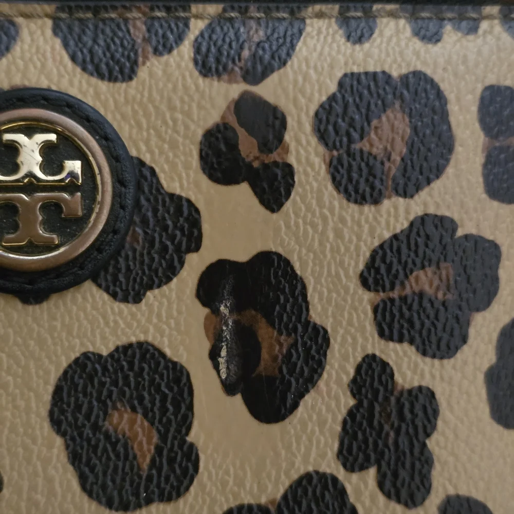 Tory Burch Kerrington Ocelot Print Zip Around Wallet — EUC